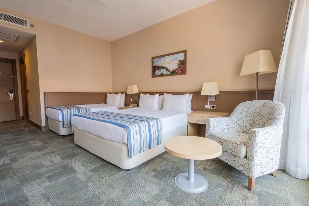 هتل گرند یازیجی کلاب توربان